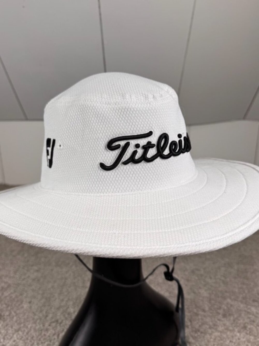 Footjoy Titleist ProV1 Aussie Tour Golf Sun Hat White Black Size S/M Bucket Hat
